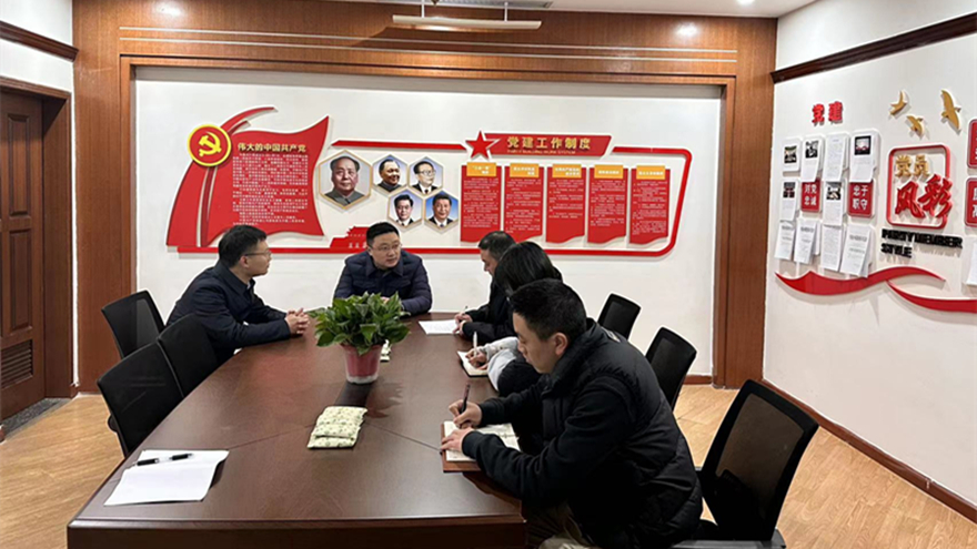 圖五：集團(tuán)總會(huì)計(jì)師齊飛、副總經(jīng)理馬江水督導(dǎo)金控小貸安全工作